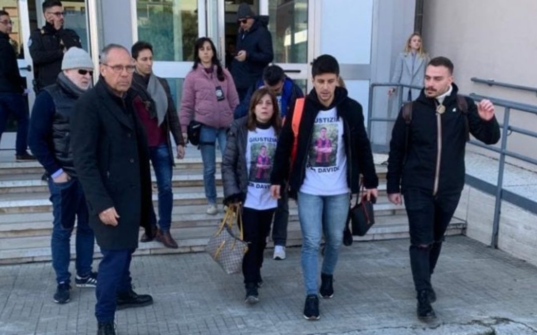 La madre e il fratello di Davide Ferrerio