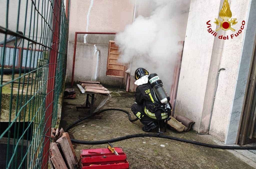 Incendio in un garage a Lioni
