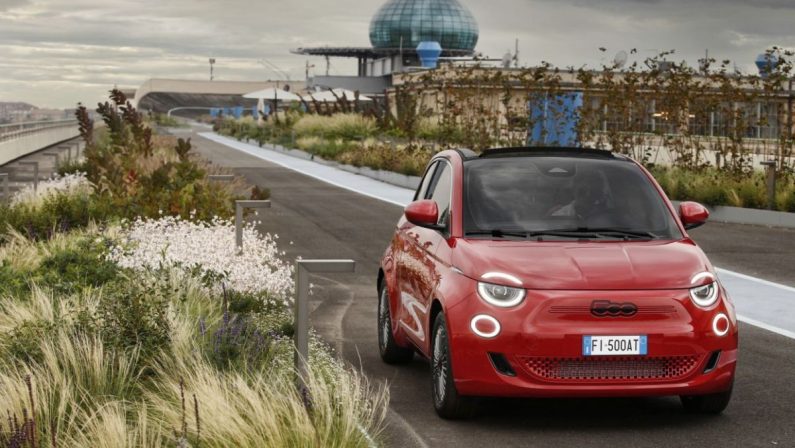 Fiat si conferma leader del mercato delle auto elettriche in Italia