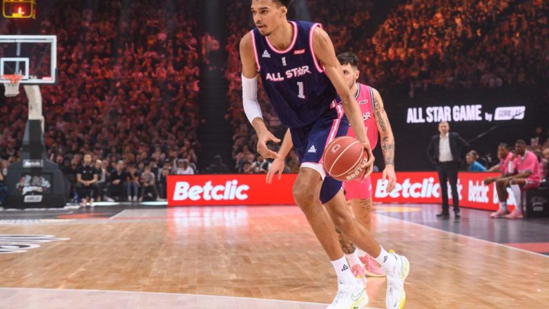 Lakers ko a New Orleans, fiato sospeso per infortunio Curry