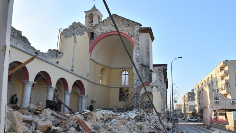 Terremoto, il Governo dichiara lo stato d’emergenza per l’estero