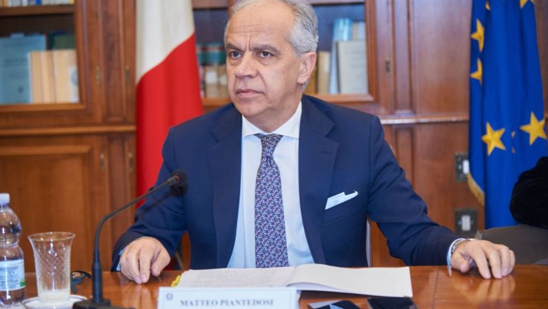 Piantedosi “Subito nuove assunzioni nelle forze dell’ordine”