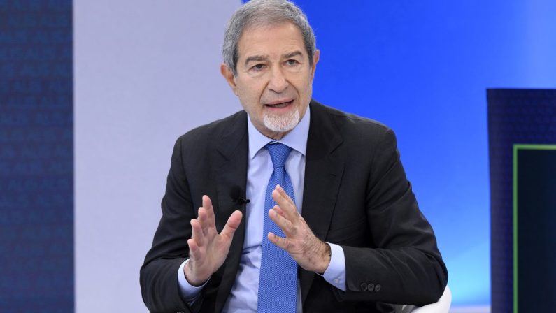 Migranti, Musumeci “Il decreto Ong non viola il diritto internazionale”