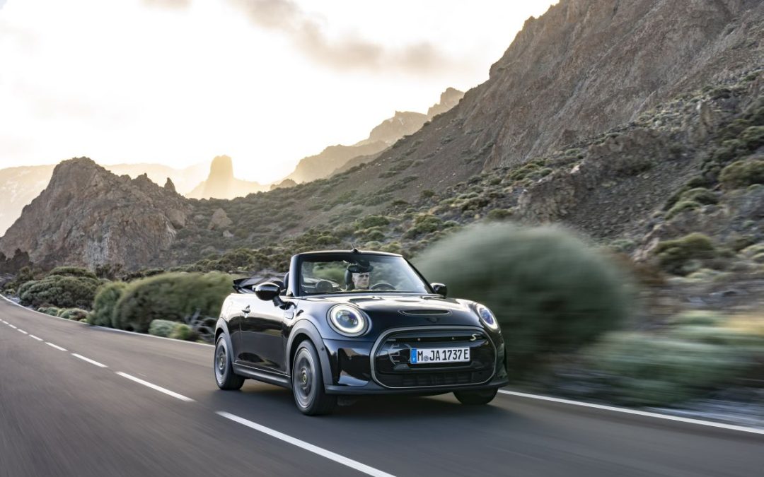 Arriva la prima Mini Cooper SE Cabrio completamente elettrica