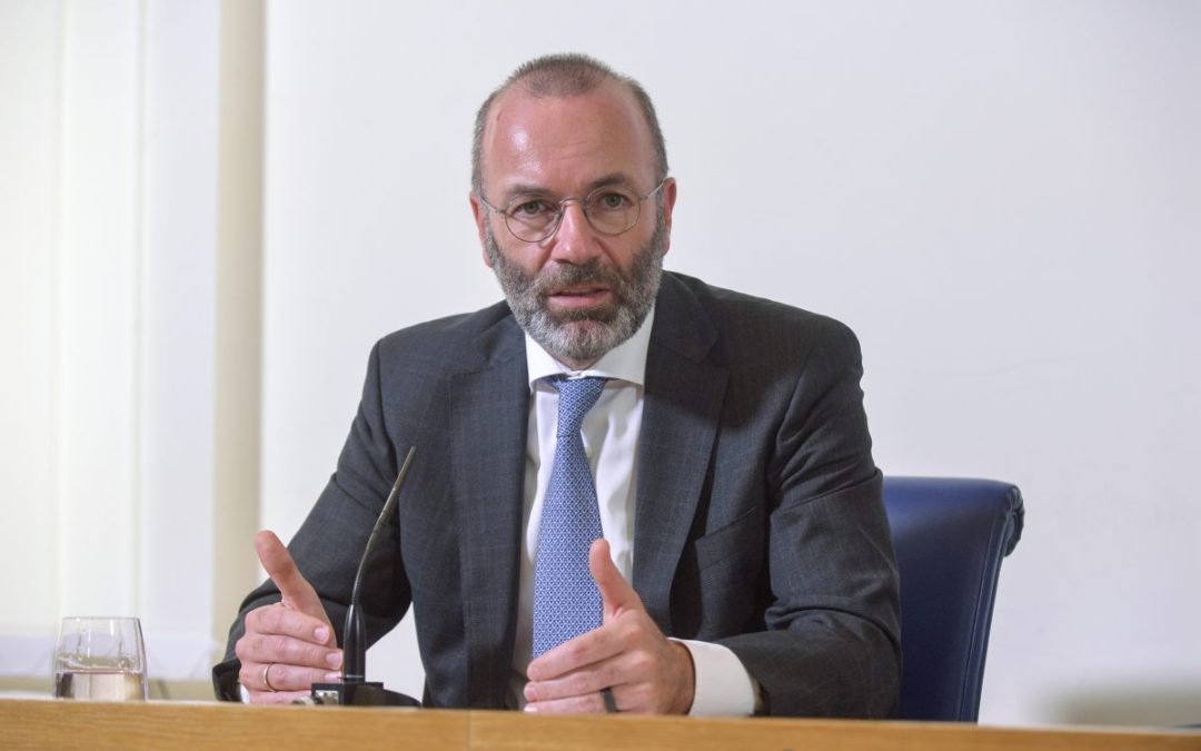 Ppe, Weber annulla evento in Italia per frasi di Berlusconi sull’Ucraina