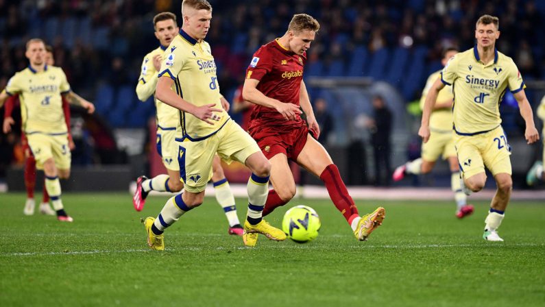 La Roma piega il Verona 1-0, gara decisa da Solbakken