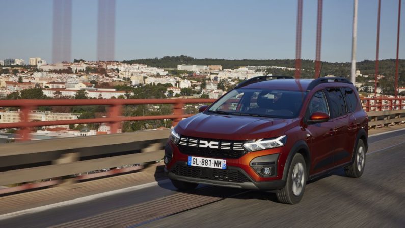 Dacia Jogger Hybrid 140, la family car ibrida più accessibile