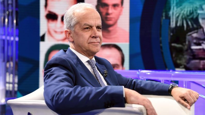 Immigrazione, Piantedosi “Bisogna sapersi occupare di chi arriva”