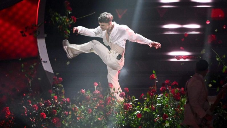 Sanremo 2023, Blanco distrugge "L'isola delle rose"