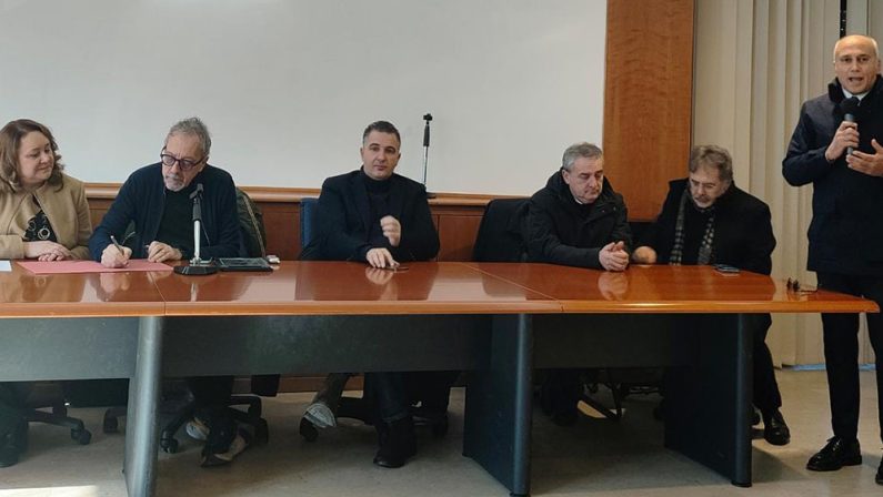 Il dibattito: «I sindaci vivono in trincea ma senza esercito»