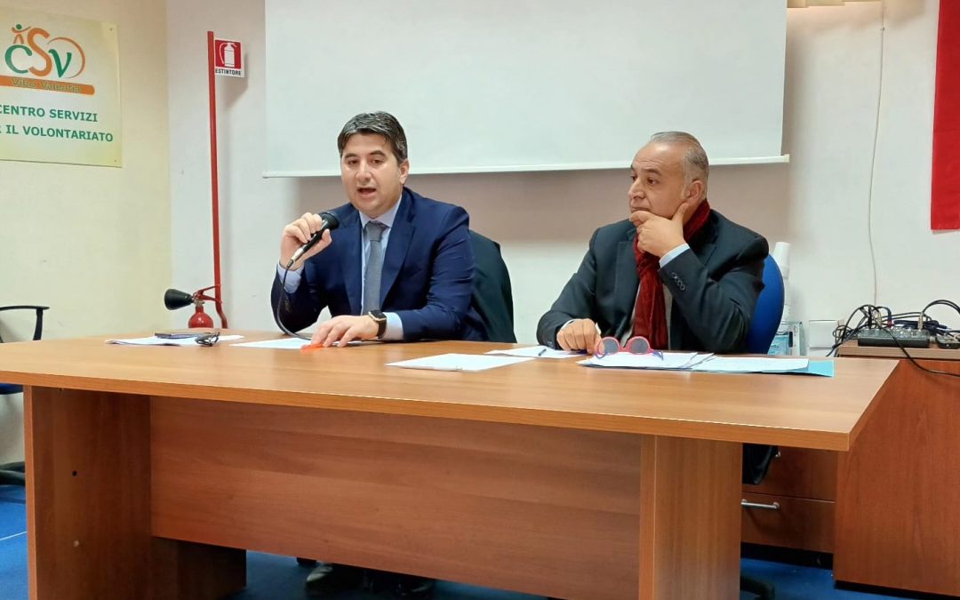 I consiglieri regionali Antonio Lo Schiavo e Raffaele Mammoliti in conferenza stampa a Vibo
