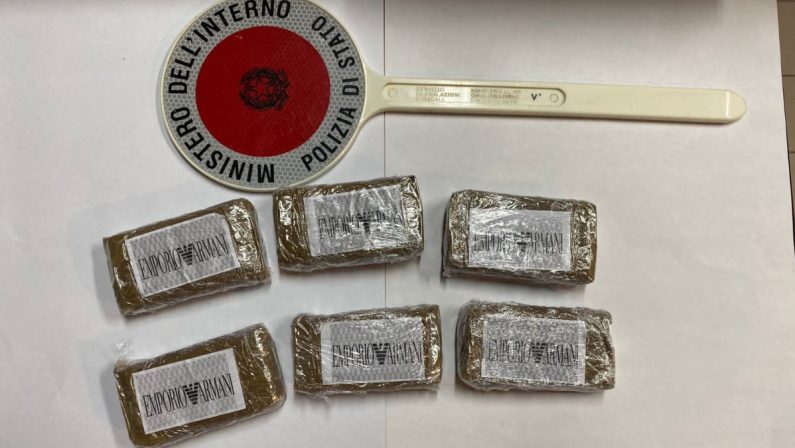 Crotone, hashish “griffata”: arrestato 50enne