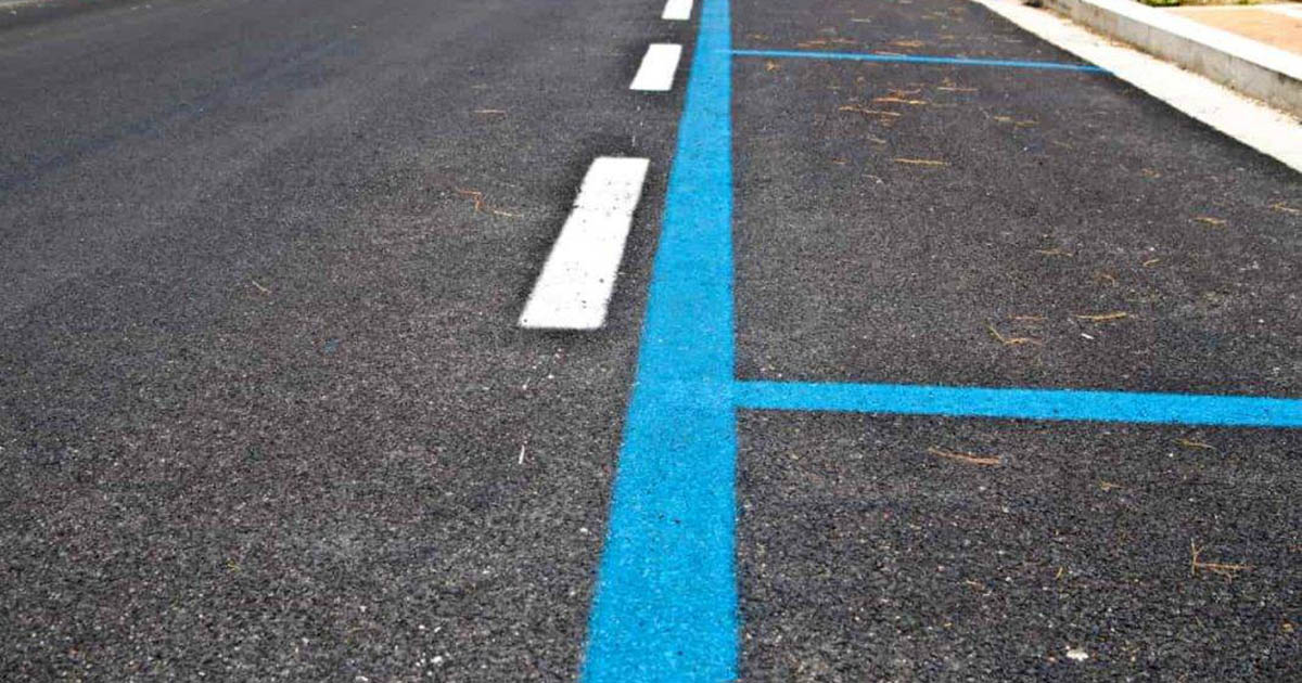 https://www.quotidianodelsud.it/wp-content/uploads/2023/02/parcheggio-strisce-blu.jpeg