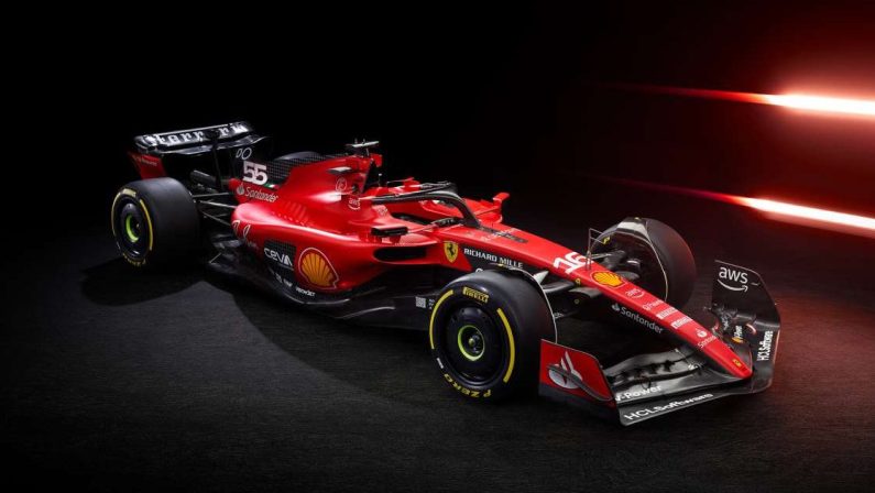 Formula 1, Ferrari presenta la nuova SF-23. Leclerc e Sainz: “Pronti a vincere”
