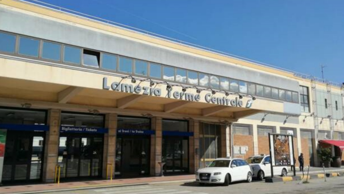 https://www.quotidianodelsud.it/wp-content/uploads/2023/02/stazione-lamezia-terme.jpg