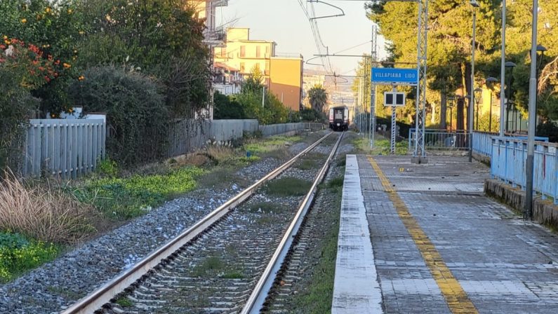 Tragedia a Villapiana, donna travolta da un treno in stazione