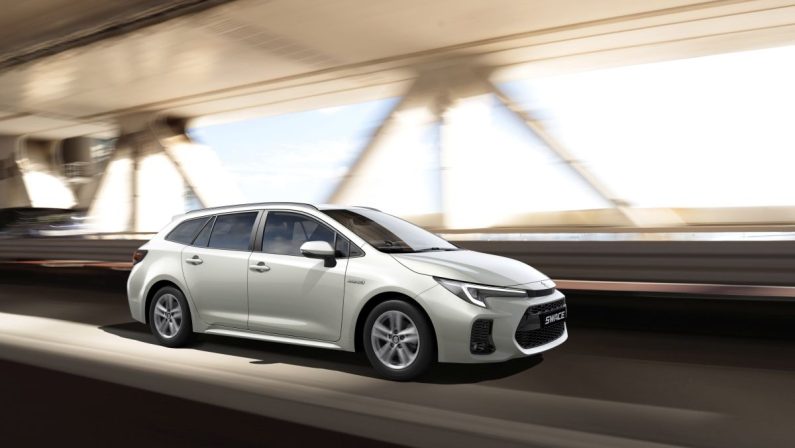 Suzuki presenta la Swace Hybrid 140
