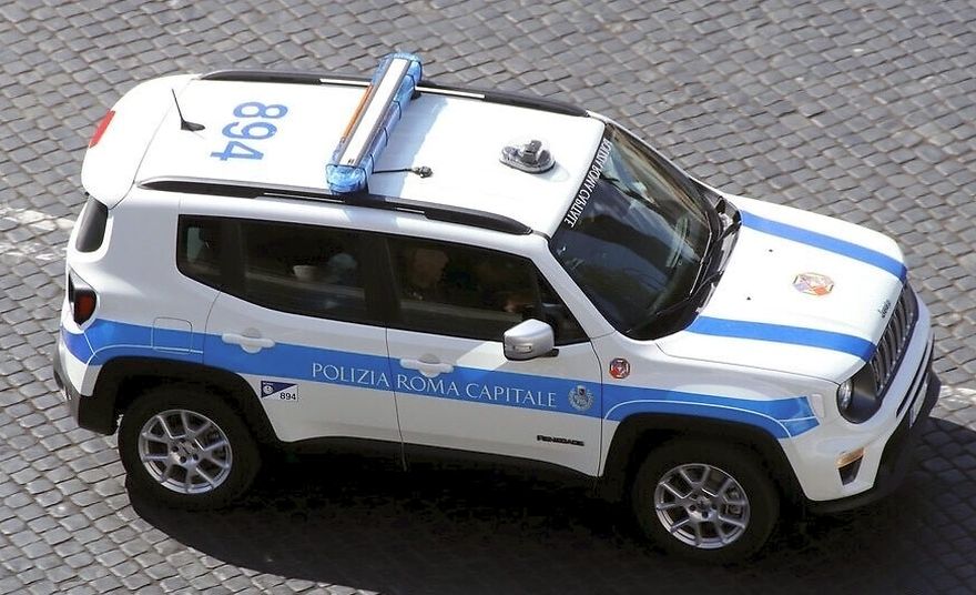 Stellantis, 40 Jeep Renegade 4xe per la Polizia locale di Roma