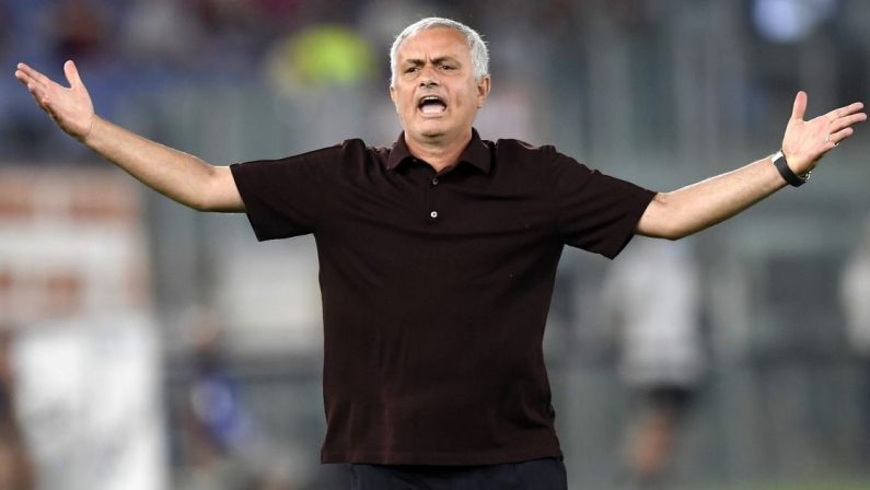 Serie A, squalifica sospesa, Mourinho in panchina per Roma-Juve