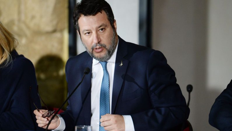 Salvini “Disgustoso ipotizzare che Guardia Costiera non salvi vite”
