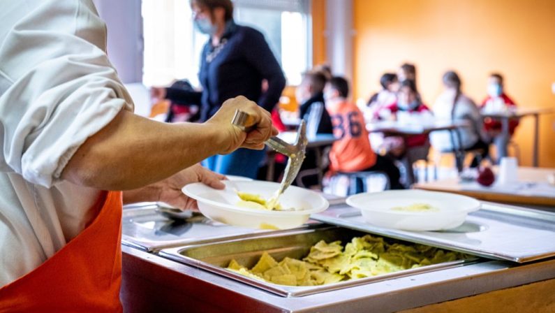 Nas, controlli alle mense scolastiche. Una su tre è irregolare