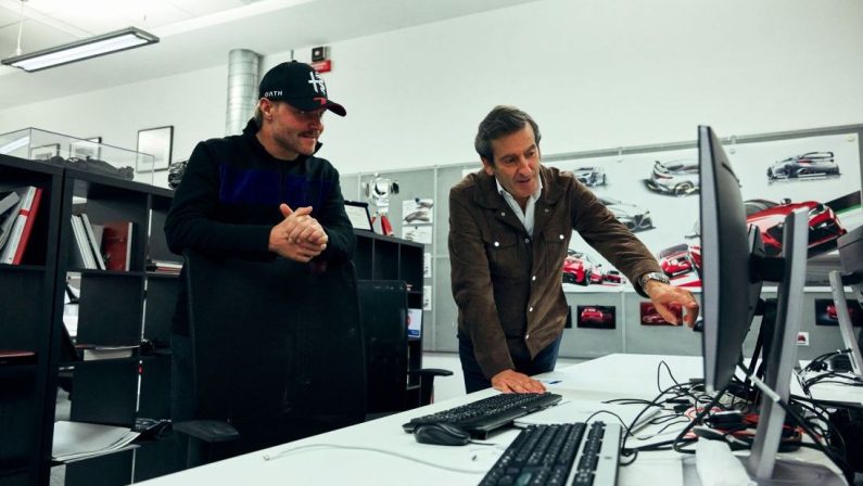 Valtteri Bottas al lavoro con il centro stile Alfa Romeo