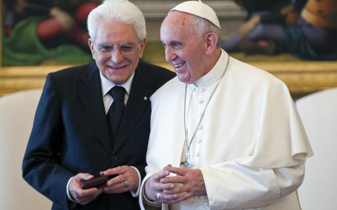 Mattarella a Papa Francesco “Auguri e riconoscenza per il suo operato”
