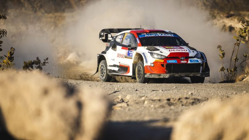 Mondiale Rally, Ogier al comando con 35″ di vantaggio su Evans