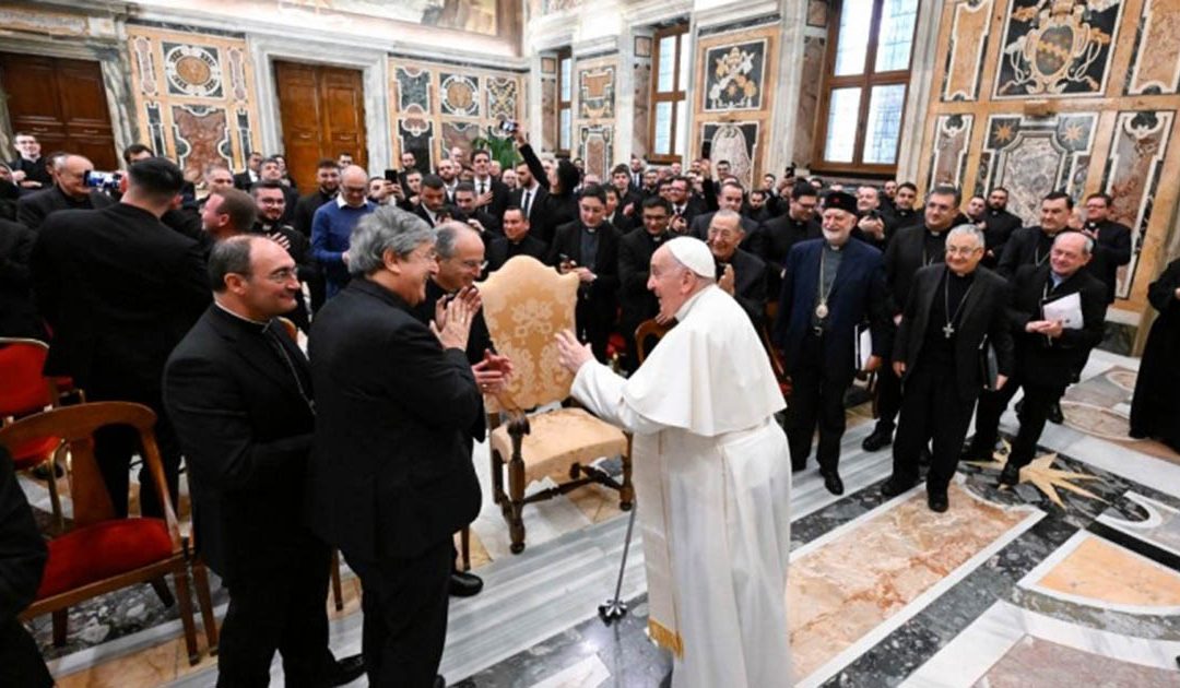 Papa Francesco incontra la Chiesa Calabrese (foto Vatican Media)