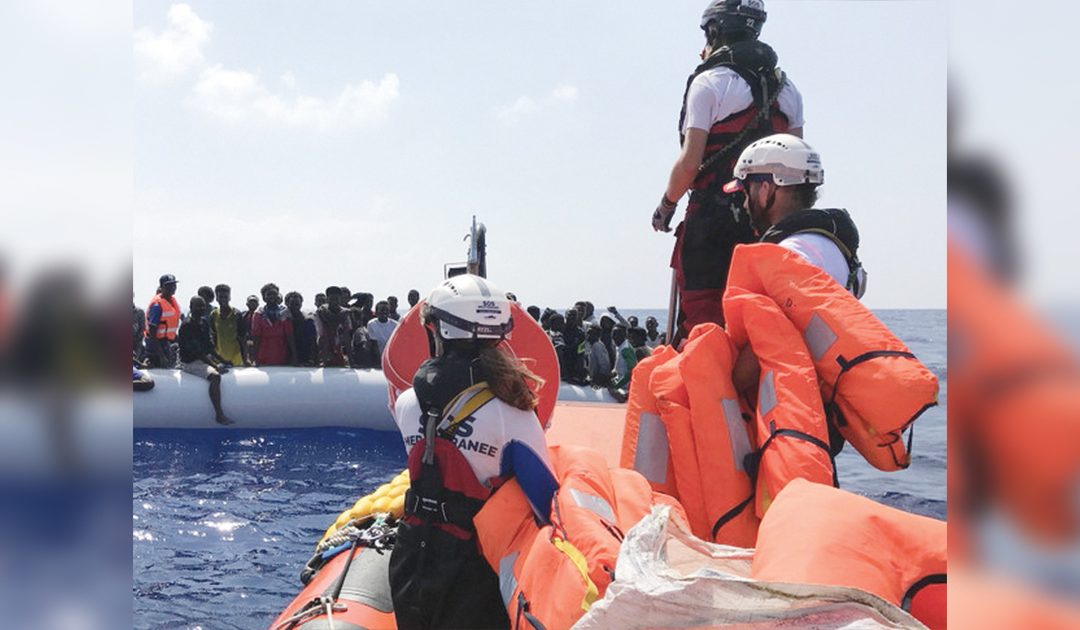 Migranti, gli scafisti insistono, assalto all’Italia, la Guardia Costiera salva 1.800 persone