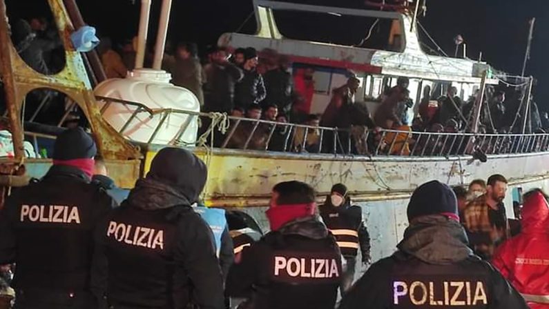 Nuovo sbarco a Crotone: soccorsi in mare 500 migranti