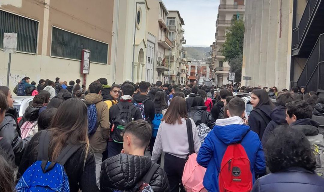 Alunni evacuati a Reggio Calabria