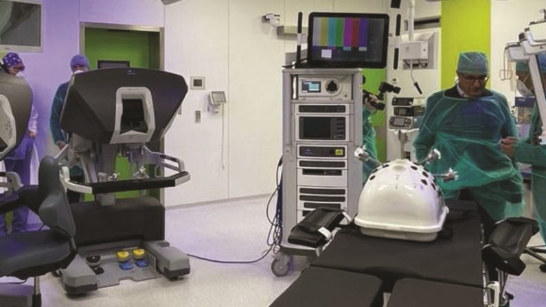 A Cosenza arriva il “Da Vinci”, un robot «contro l’emigrazione sanitaria»