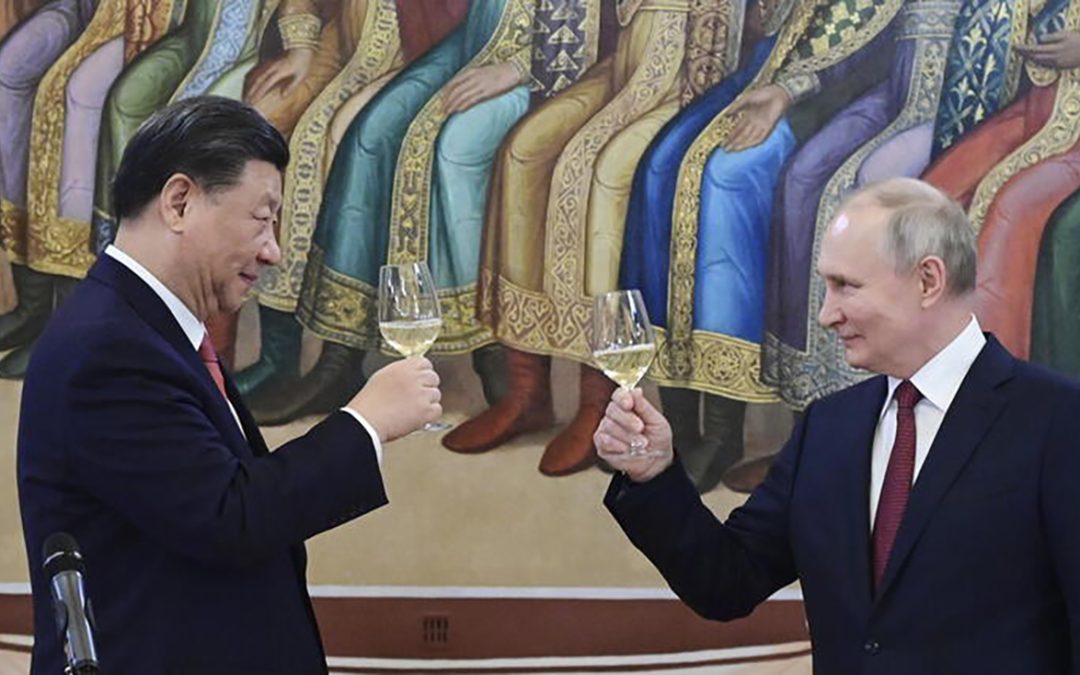 Brindisi tra il presidente cinese Xi Jinping e Vladimir Putin