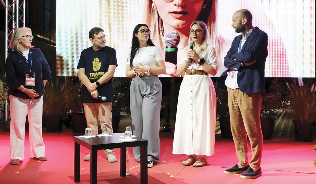 L'intervento delle figlie di Michele Albanese sul palco di Trame Festival