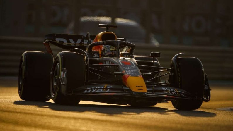 Formula 1, Verstappen in pole al Gp d’Australia, Ferrari lontane
