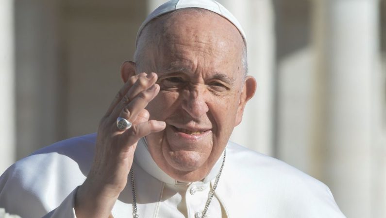 Papa Francesco: «Prendiamoci cura di chi viene lasciato solo»