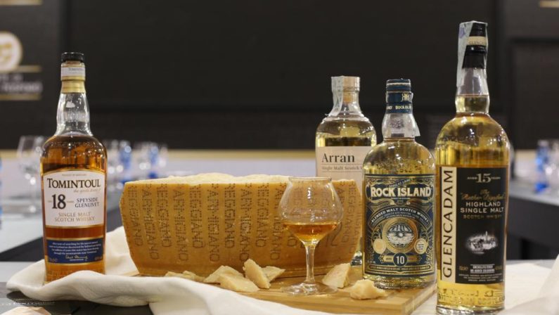 Al Vinitaly il “pairing” tra whisky scozzese e Parmigiano Reggiano