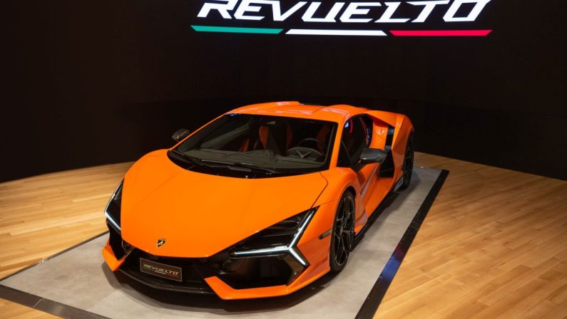 Lamborghini Revuelto, la prima supersportiva V12 ibrida