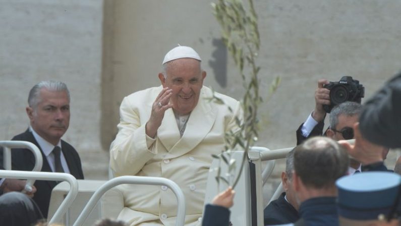Il Papa non parteciperà alla Via Crucis, la seguirà da Santa Marta