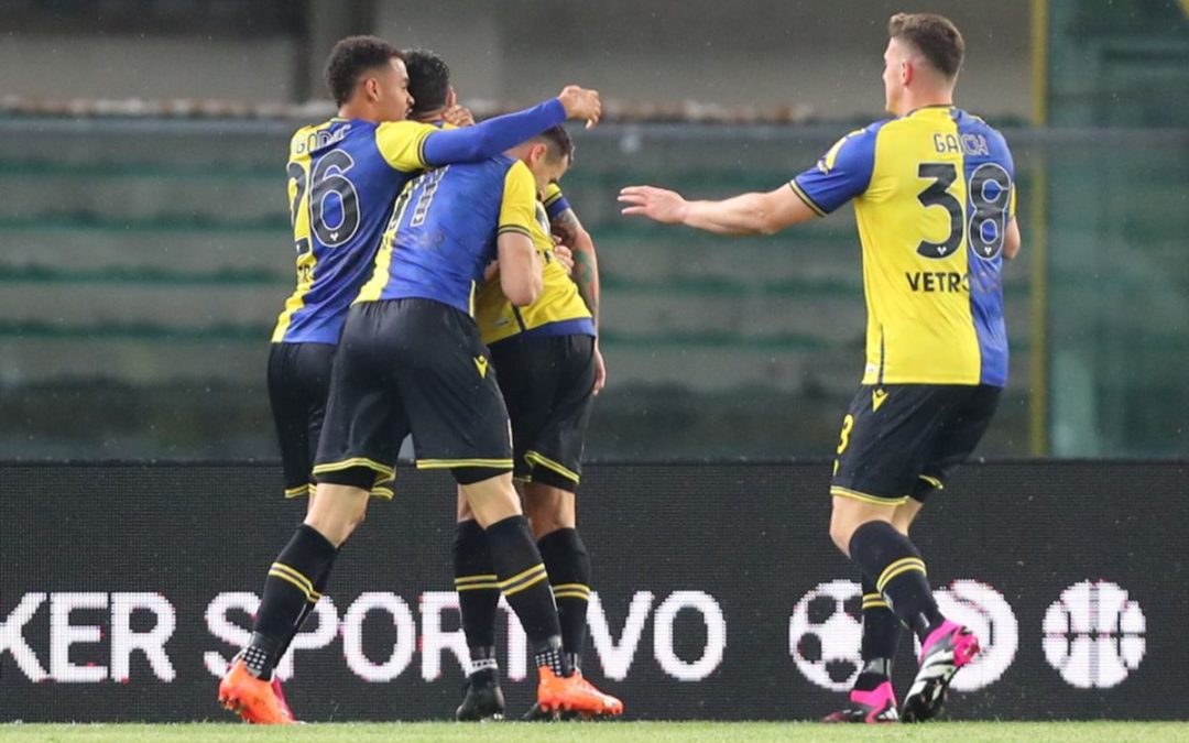 Il Verona ribalta il Sassuolo e resta in corsa per la salvezza