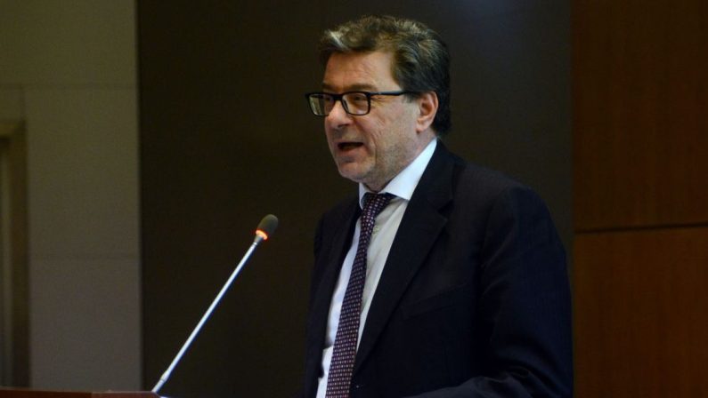 Approvato Def, Giorgetti: «Ambizione responsabile per nuova crescita»