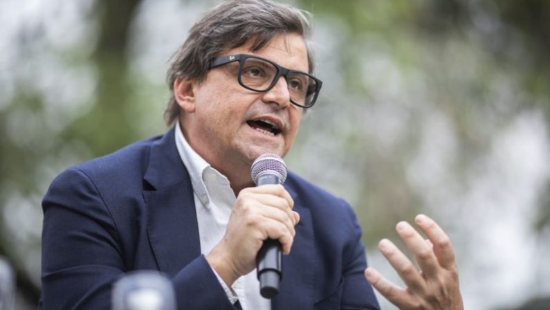Terzo Polo, Calenda “Renzi sciolga Iv e faccia chiarezza”