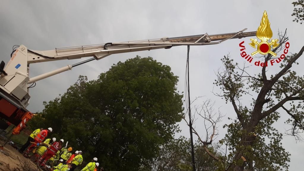 Cede piattaforma, due operai morti e un ferito grave nel milanese