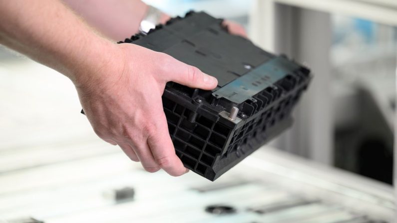 Bosch, sistema automatizzato per smaltimento batterie auto elettriche