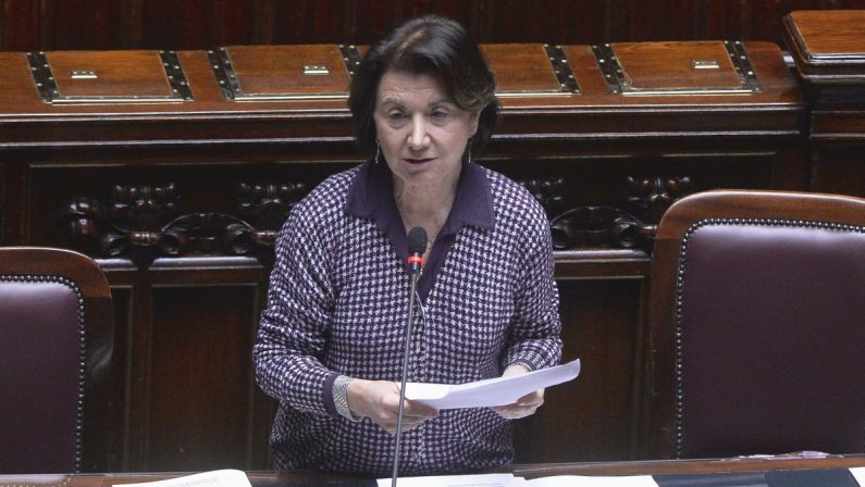 Roccella “Natalità è questione di sistema, non di bonus”