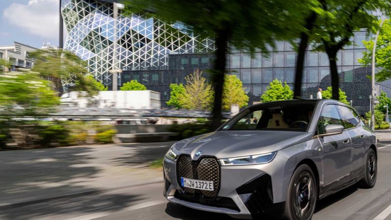 Vendite veicoli elettrici Gruppo Bmw più che raddoppiate