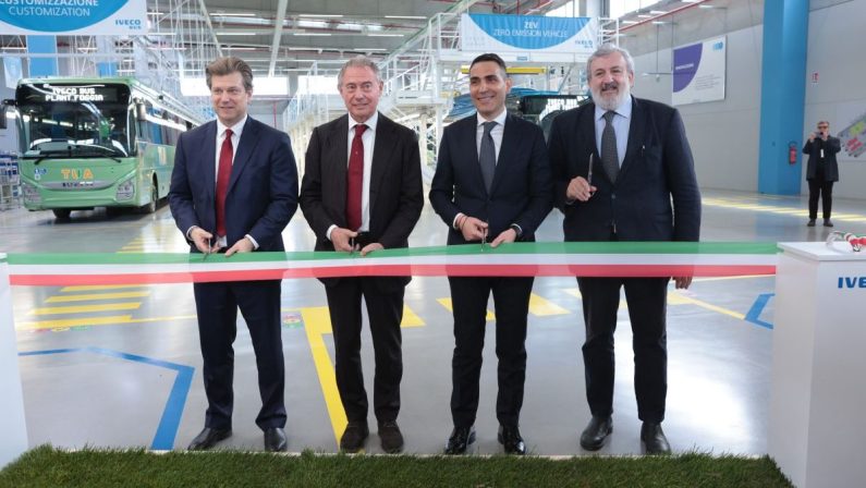 Foggia, Iveco torna a produrre bus in Italia con 100 impiegati specializzati