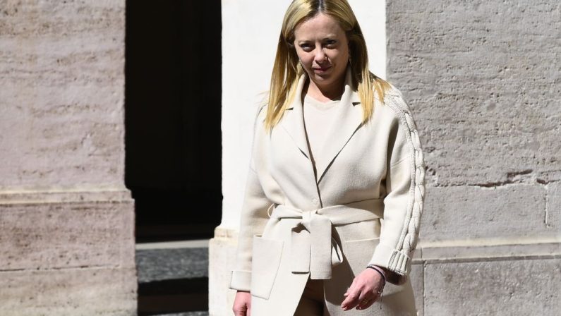 Migranti, Meloni “Non decidano i trafficanti chi entra in Italia”
