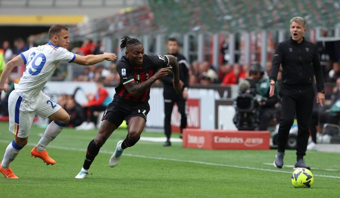 Serie A, il Milan piega il Lecce e ritrova i 3 punti, Leao-show